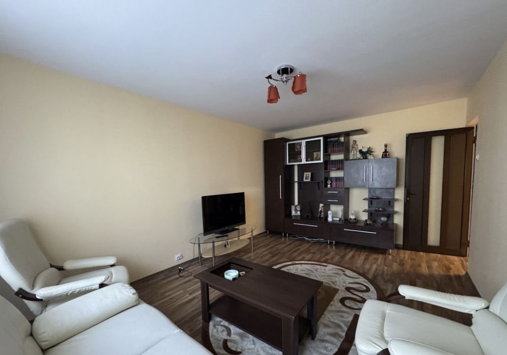 Inchiriez apartament 3 camere zona Dedeman