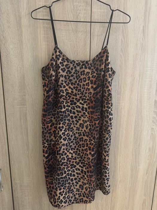 Къса дамска рокля