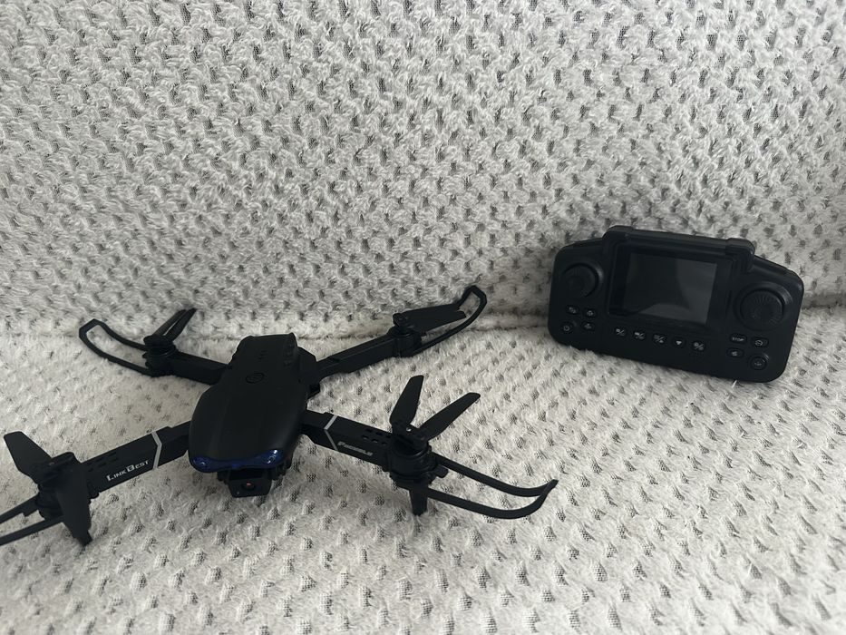 Vând dronă E99 nova