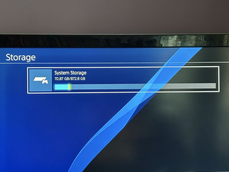 Vand PS4 pro cu 3 jocuri