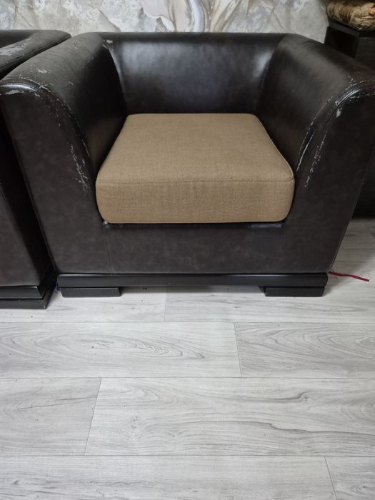 Продам угловой диван и кресло