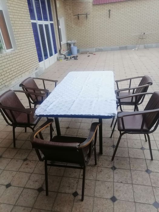 Стол со стульями