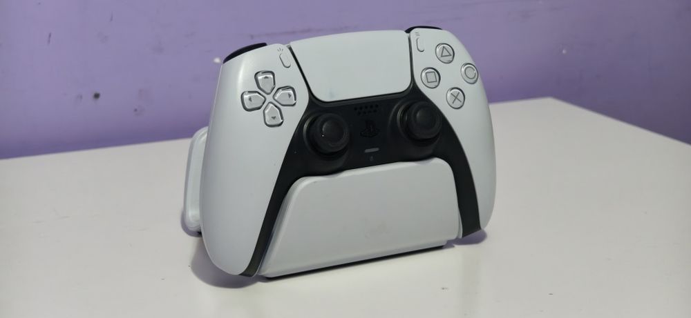 Джойстик PS5 DualSense с док станцией hyperpc