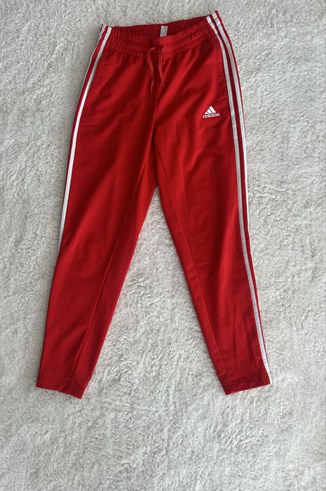 Vand trening adidas rosu de dama