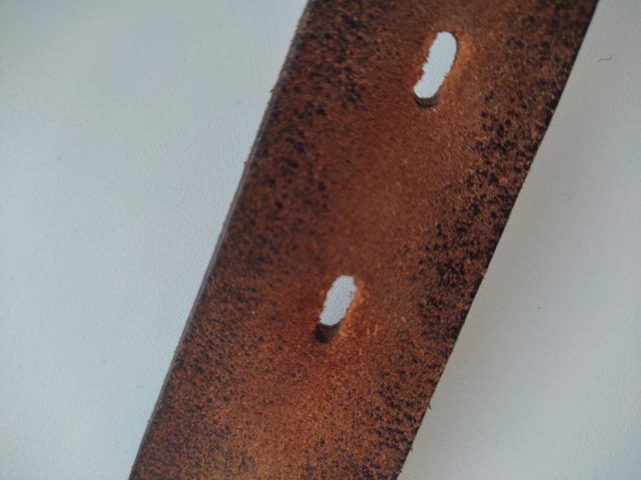 Продам ремень  цена 2500