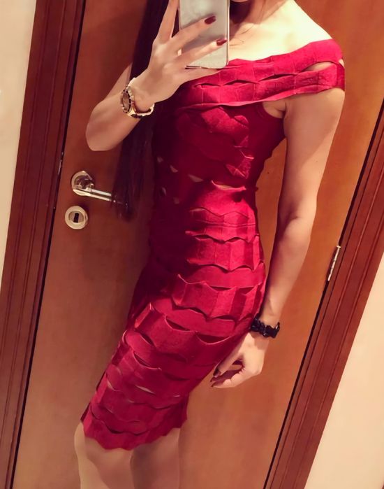 Изящна рокля в цвят бордо