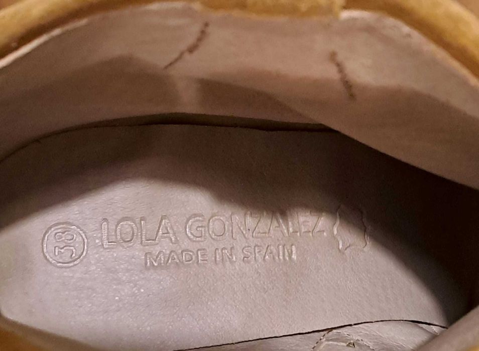 Botine de culoare camel din piele întoarsă, mărimea 38 Lola Gonzales