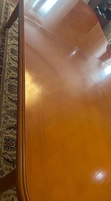 Стол гостинный из дерево