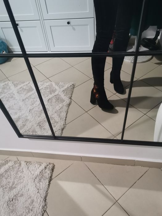 Vând cizme brodate piele întoarsă