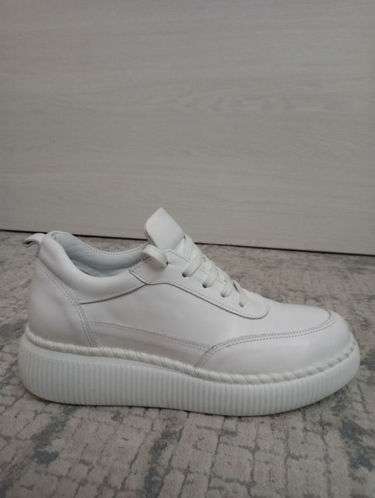 Продам кросовки женский