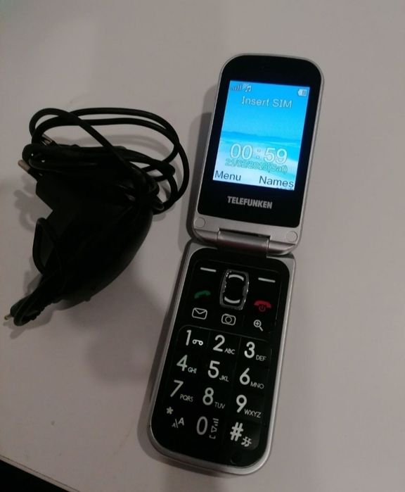 Telefon cu clapeta cu display destul de generos