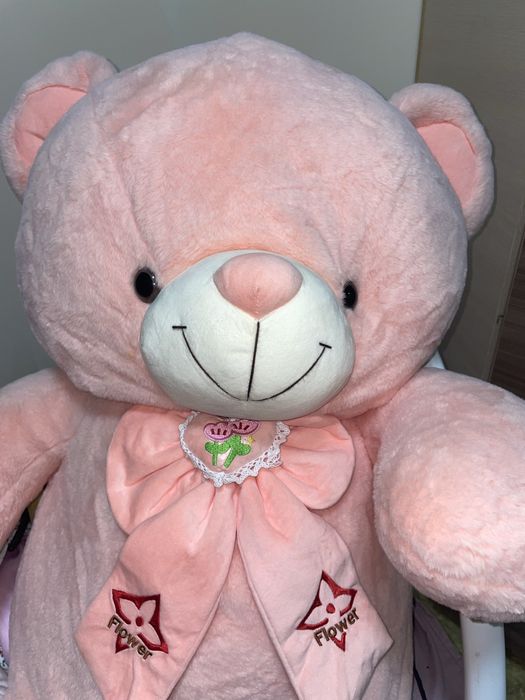 розовый плюшевый мишка