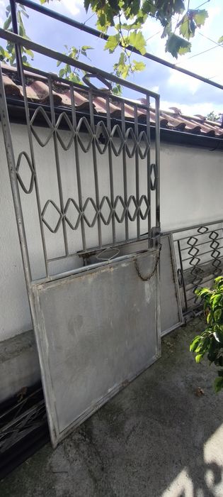 Врати от плътно желязо