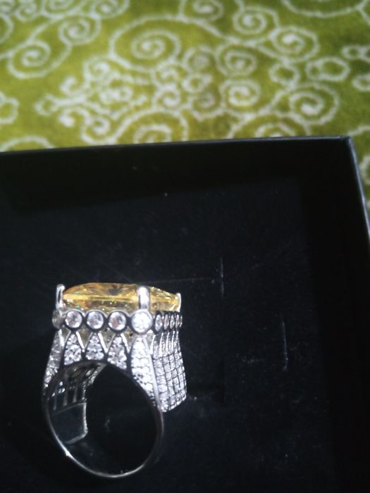 Кольцо продам очень приятно смотрится