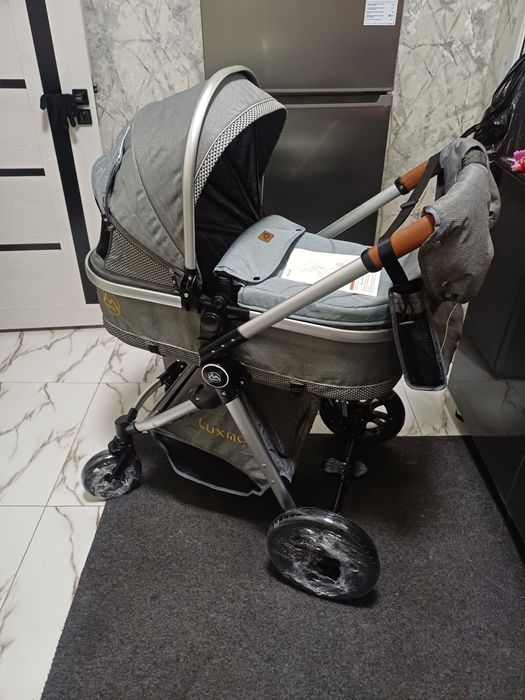 Продаётся фирменный коляска трансформер Luxmom