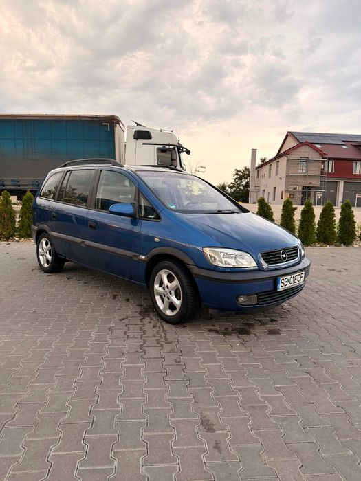 Vând Opel Zafira