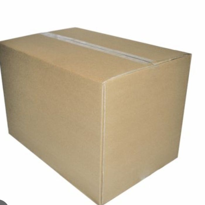 Коробка с  вещами.  На 7-8 лет.