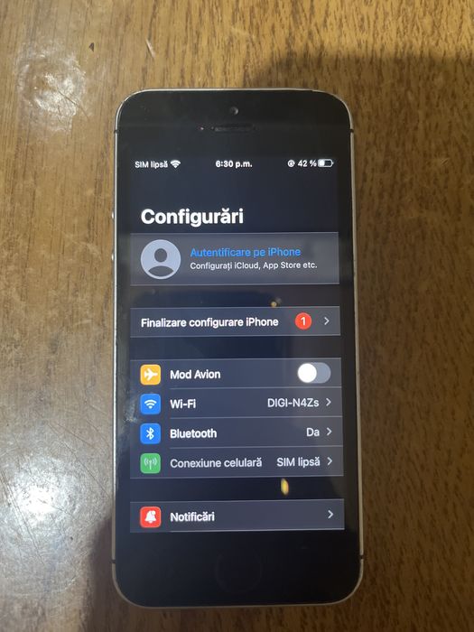 iphone se prima generatie in stare buna si functional.