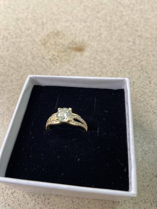 Златен пръстен 1.90гр.размер48/50 325лв.