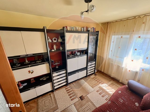 Apartament cu 3 camere de vânzare Piata 1 Decembrie