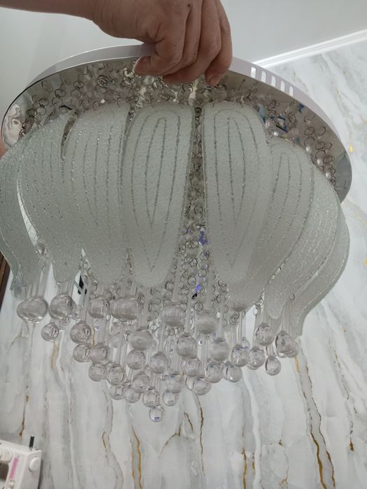 Продам люстру  за 8000