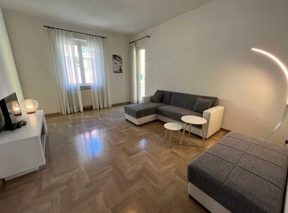 Дава се под наем Двустаен апартамент в Пловдив, Остромила - 65 кв.м за 298.86 € - Снимка #1