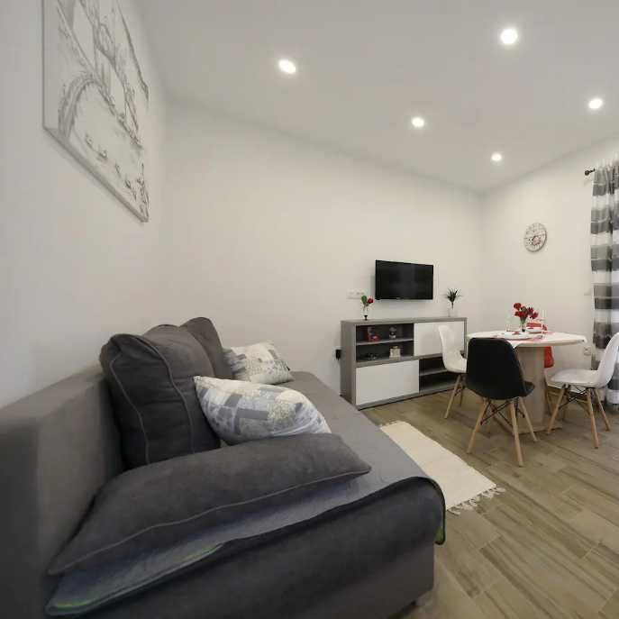 Дава се под наем Двустаен апартамент в Пловдив, Остромила - 56 кв.м за 234.6 € - Снимка #4