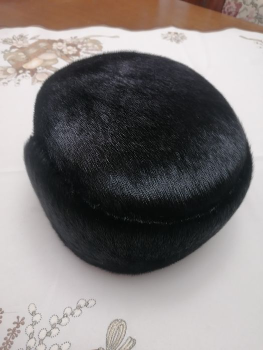 Căciulă Bărbați eleganta, blana de nutrie, noua, marimea 59.
Preț de m