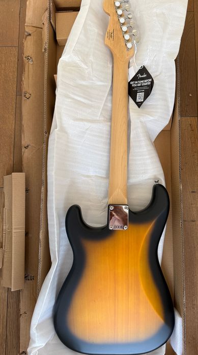 Chitara electrica Squier by Fender Debut Stratocaster - Sunburst - noua, in cutie - configuratie HSS
