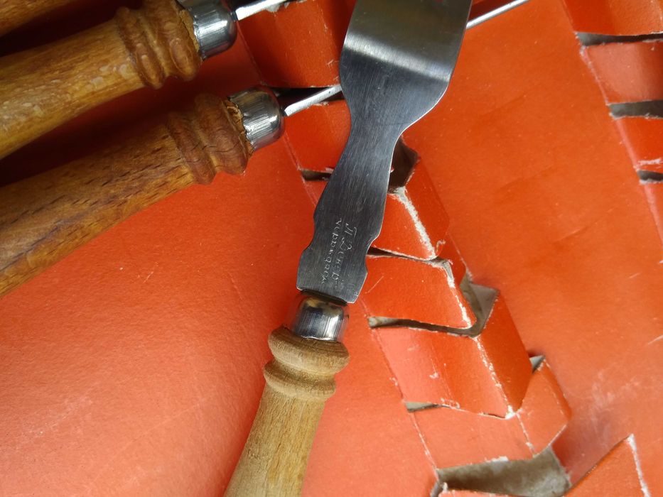 Ножове и вилици Бежанци