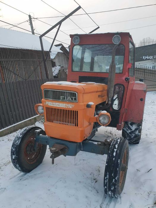 Tractor fiat 550 cu cabină închisă.Fălticeni