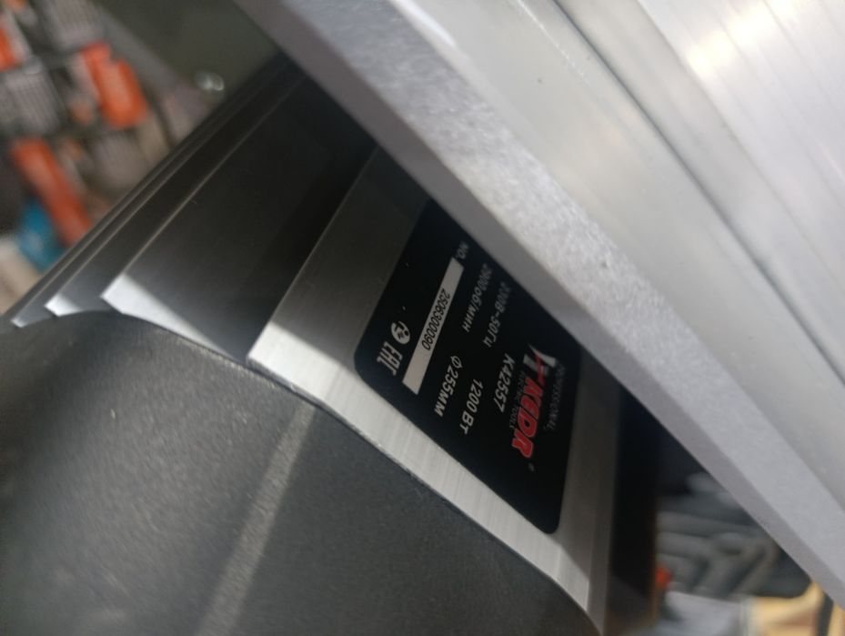 Торцовочная пила Кедр