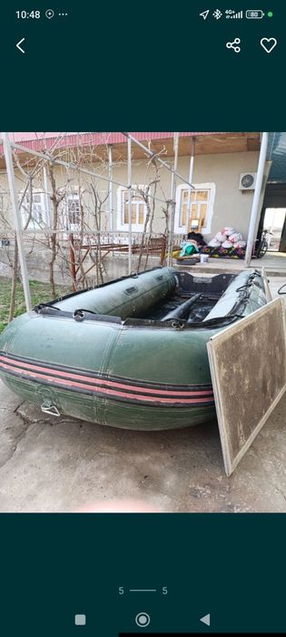 Лодка с мотором .