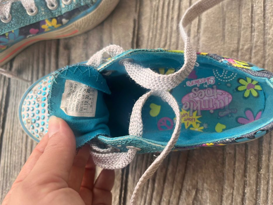 tenesi Skechers cu lumini, superbi, marimea 32