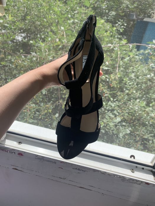 Продам босоножки