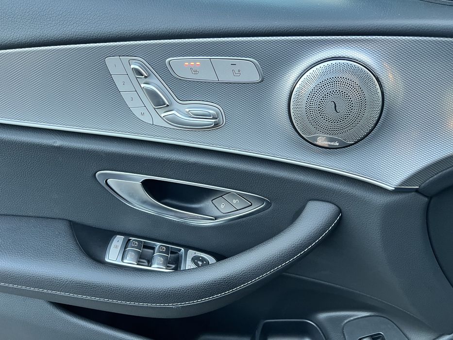 Vand Mercedes E-class 2018/12- starea masini impecabila