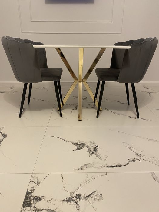 Set masa 80x80 cu 2 sau 4  scaune