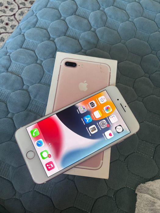 Iphone 7+  розовый цвет