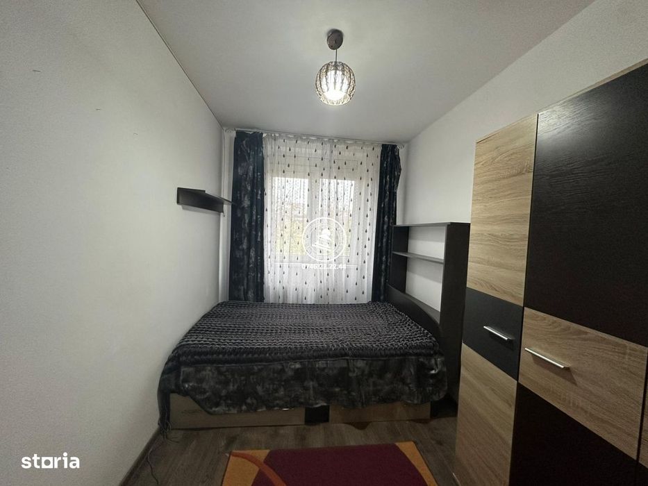 Apartament 3 camere de vanzare, Podu Ros