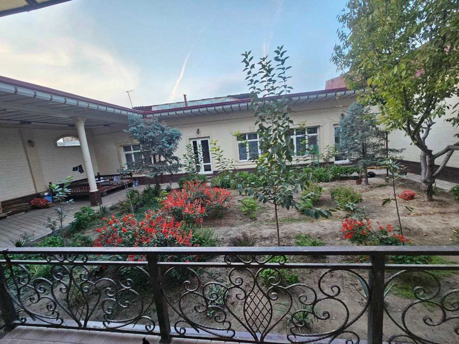 Сергели.Махалля Юкори Дархан.6сотихда 12хонали зор уй сотаман .