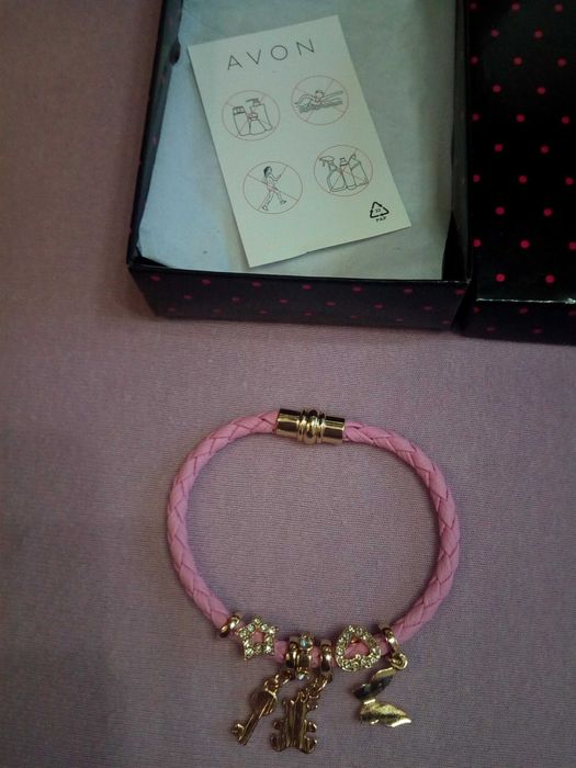 Продавам дамски гривни