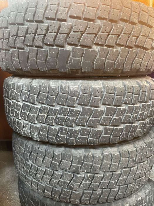 Продавам гуми 235/75/15