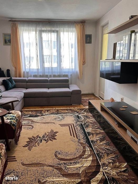 De vanzare aparament 3 camere si balcon, mobilat, etaj 1, boxa 59000e