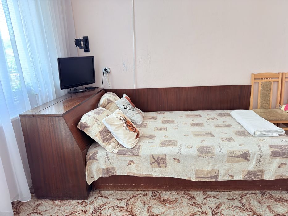 Продавам приста с матрак и ракла