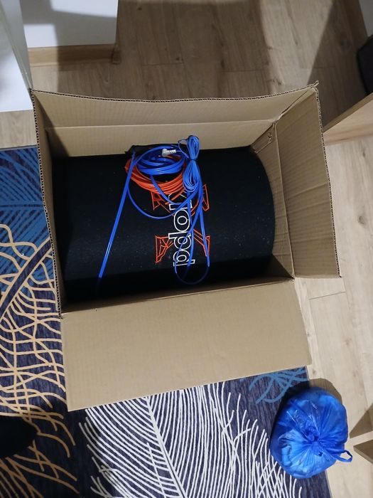 De vănzare subufăr de mașină