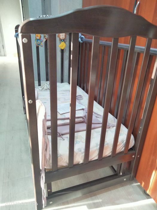 Продам детскую кровать с матрасом