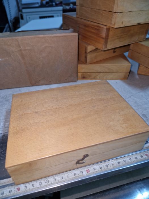 Cutii din lemn masiv noi