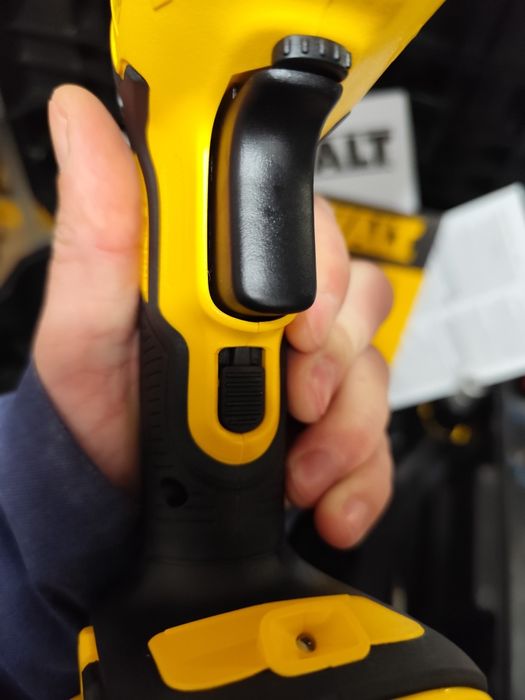 Акумулаторен винтоверт за гипсокартон Девалт DeWALT DCF620D2K комплект
