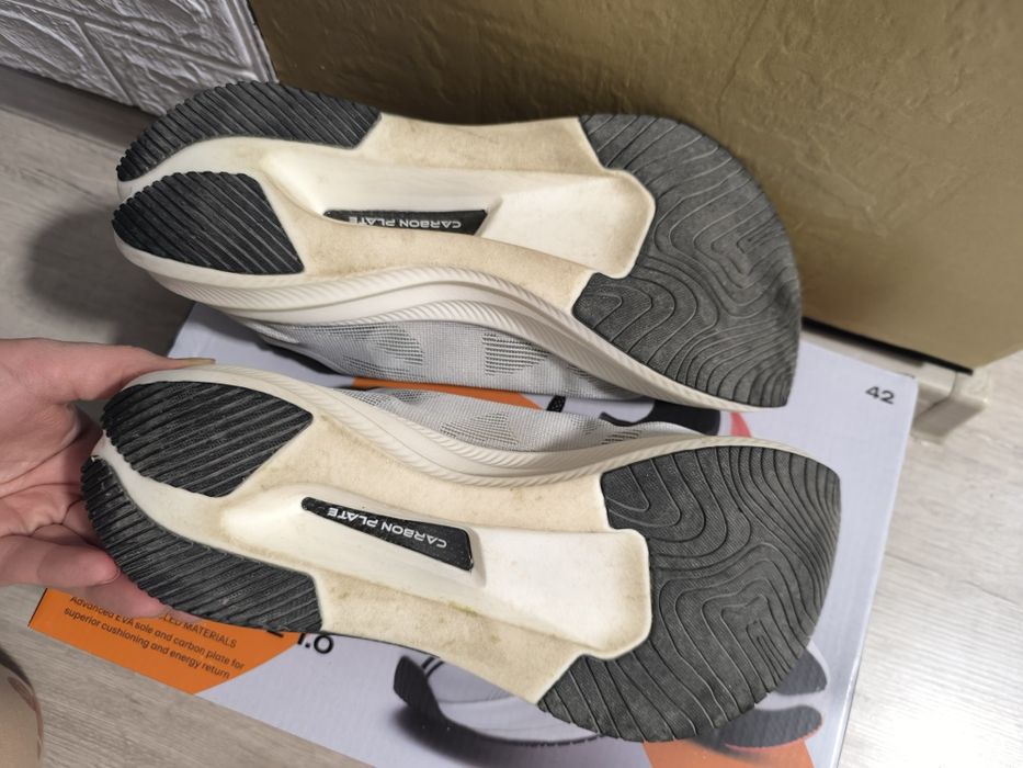 Карбонови обувки за бягане  crivit