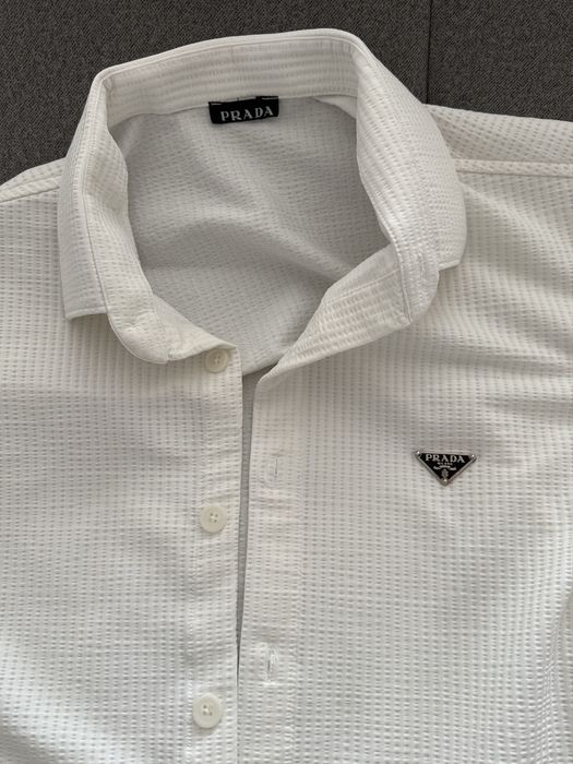 Бялo екипче prada